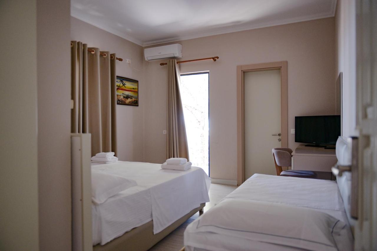 Hotel Andi Kryemëdhenji Exterior foto