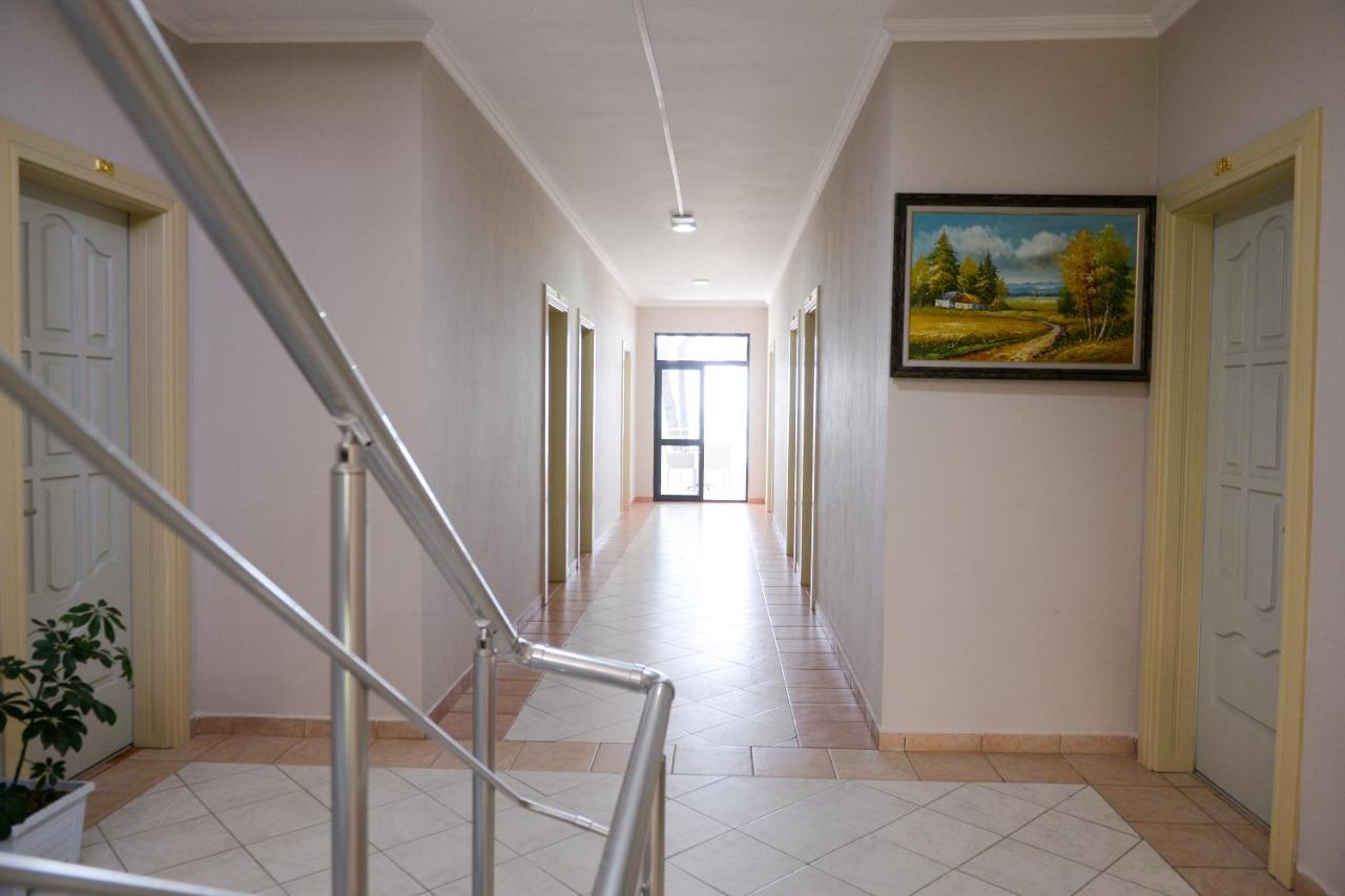 Hotel Andi Kryemëdhenji Exterior foto