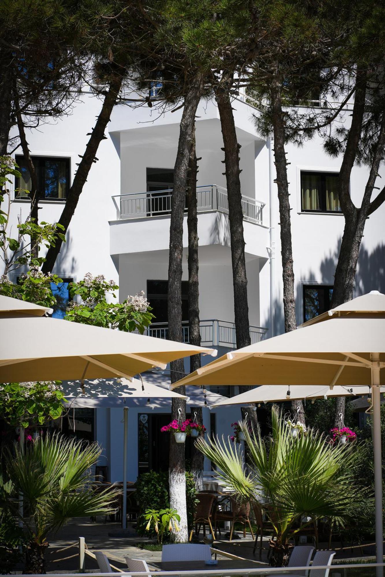 Hotel Andi Kryemëdhenji Exterior foto