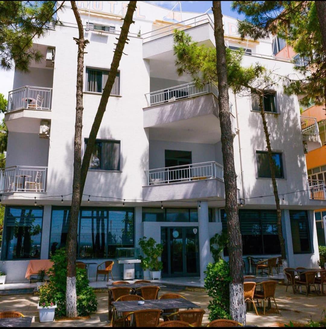 Hotel Andi Kryemëdhenji Exterior foto